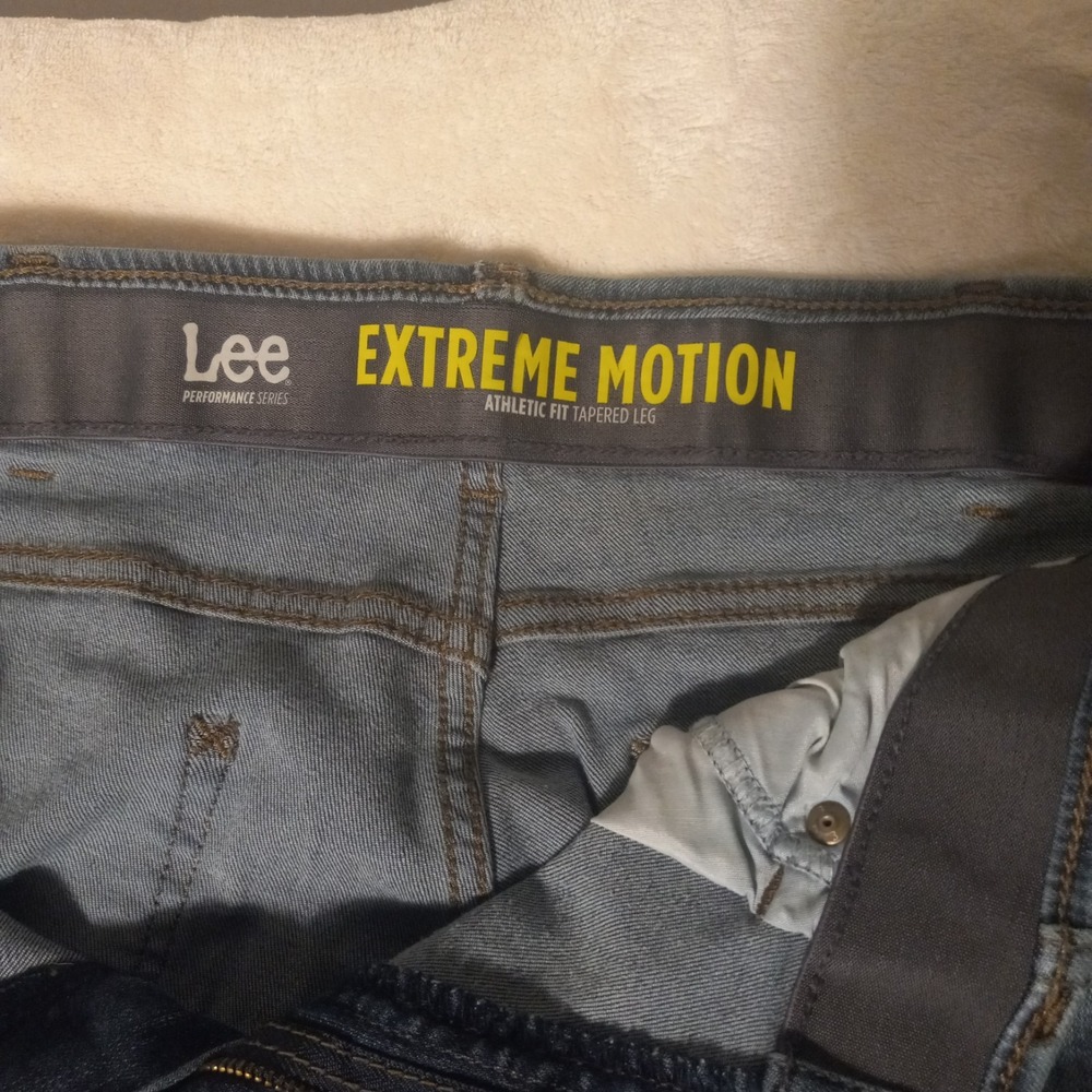Lee Mens Performance Series Extreme Motion Straight Fit Tapered Leg Jean CARE301
